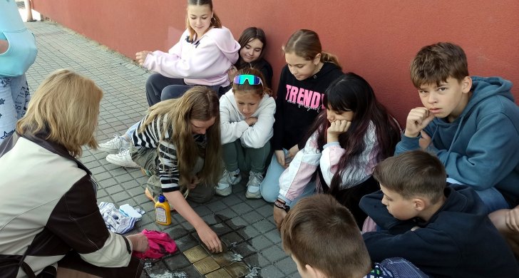 Prima_gymnazium_stolpersteine.jpg